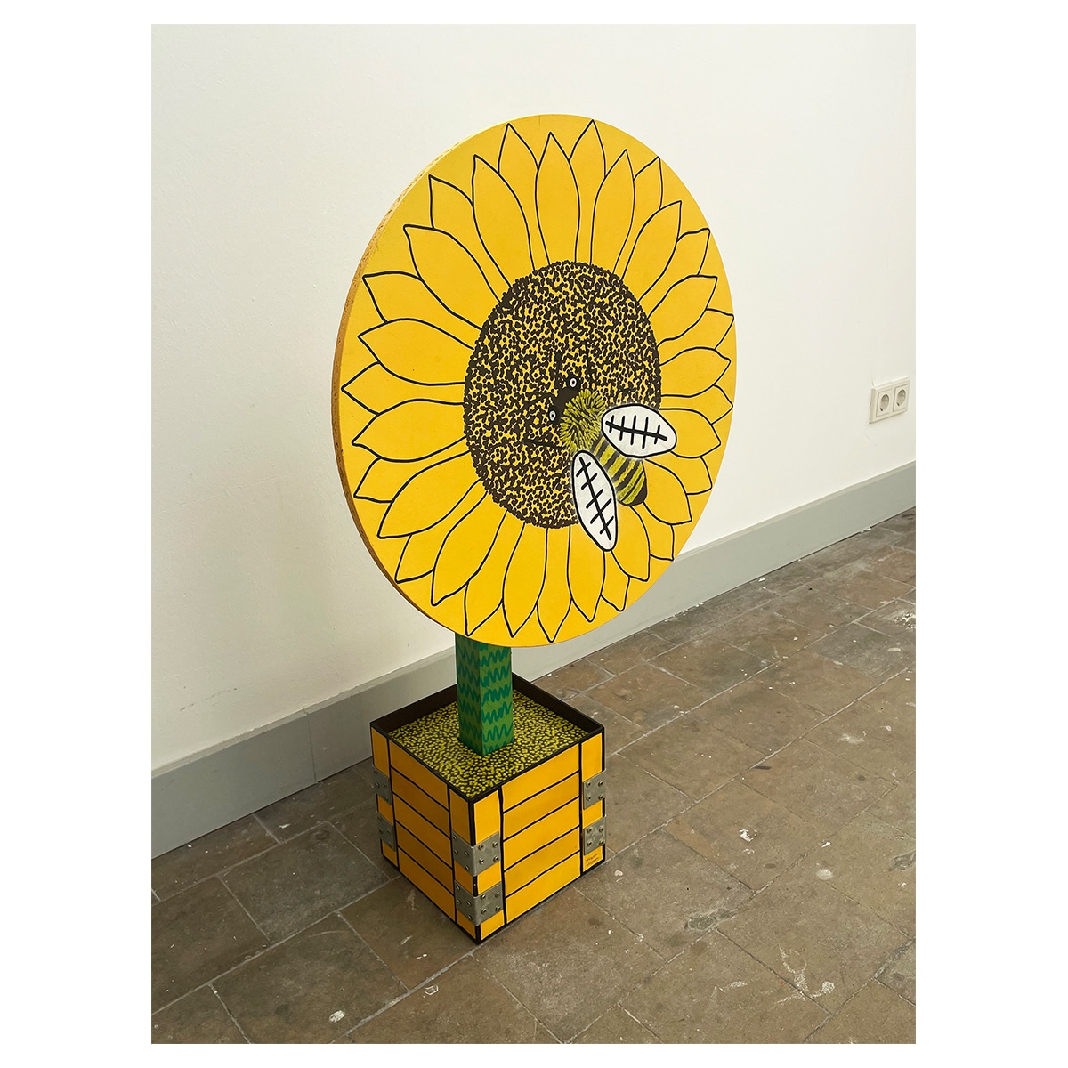 SIDE TABLE - POWER TO THE FLOWER - SUNFLOWER - BEE